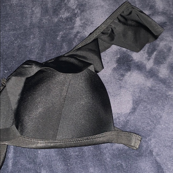 Bikini - Picture 2 of 4